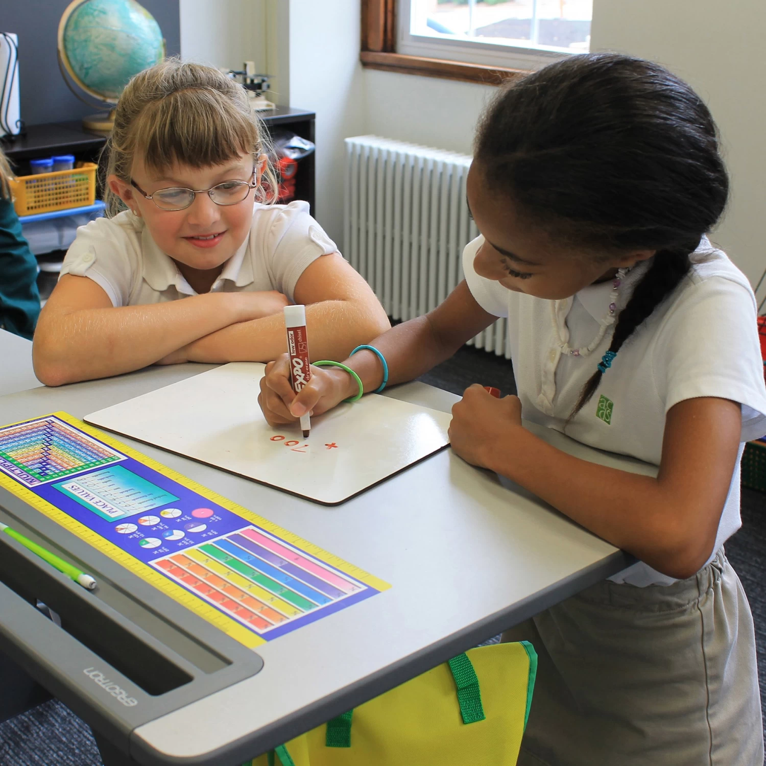 Ergotron 24-481-003 LearnFit Sit-Stand Desk For Students 9 Years And Over 20 Ergotron 24-481-003 LearnFit Sit-Stand Desk For Students 9 Years And Over - Image 20