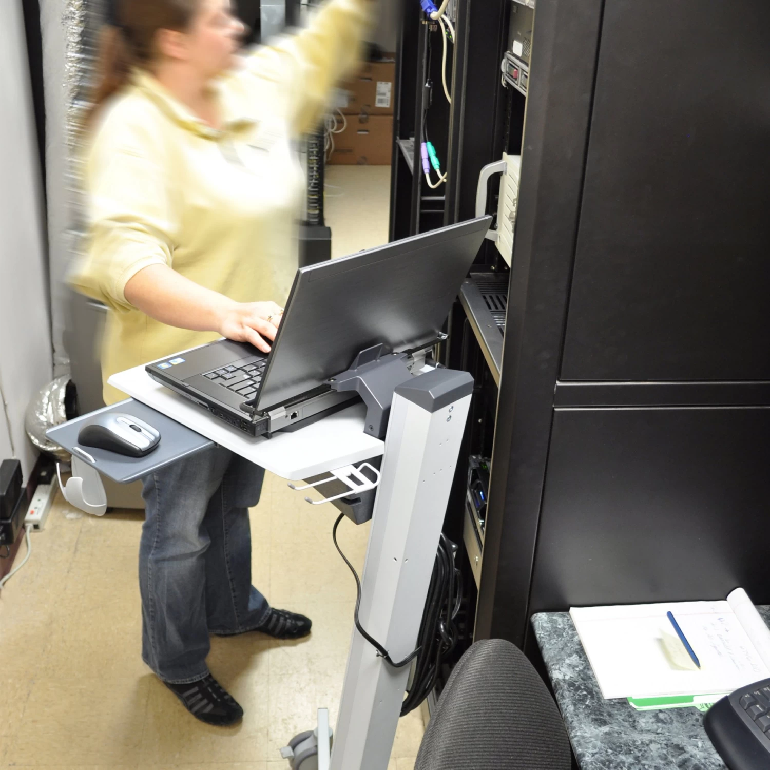 Ergotron Laptop Cart 24-205-214 Height Adjustable Neo-Flex 4 Ergotron Laptop Cart 24-205-214 Height Adjustable Neo-Flex - Image 4